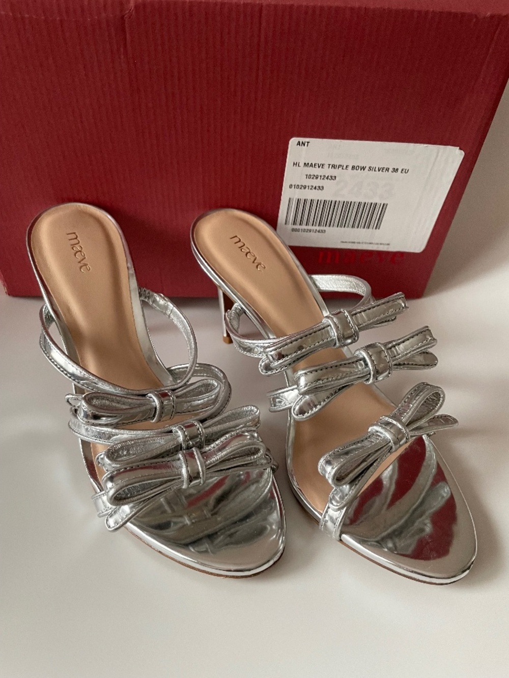 Anthropologie Maeve Triple-Bow Kitten Heels in Silver EUR size 38 NIB